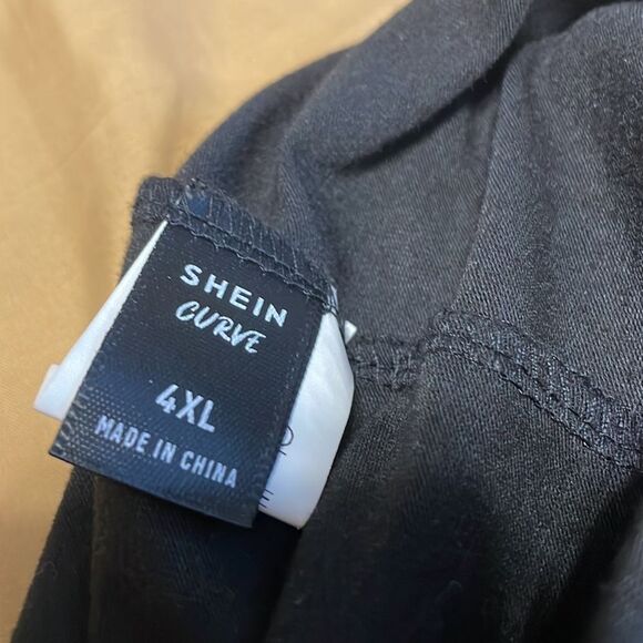 NWOT SHEIN curve black t shirt with sheer v neck cutout plus size 4xl - Picture 4 of 4